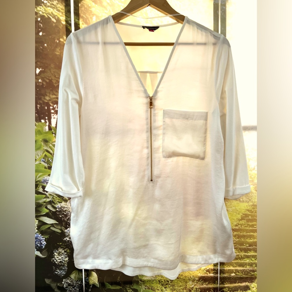 Vince Camuto Silky Zip Top M